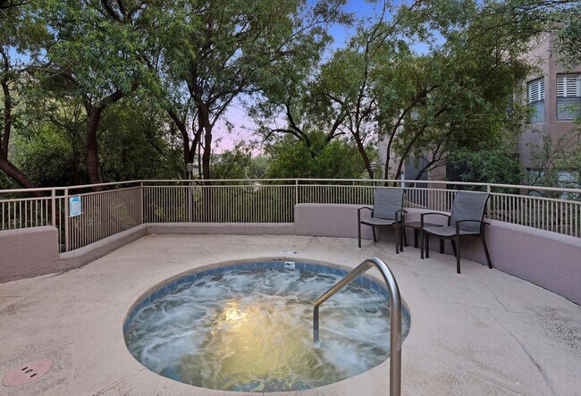 Building Photo - 6655 N Canyon Crest Dr