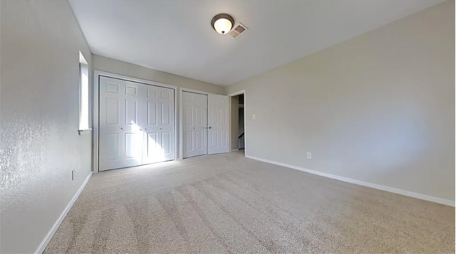 Building Photo - 36 Fairway Ln