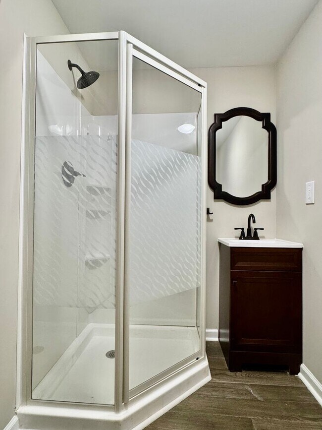 Building Photo - 218 College St