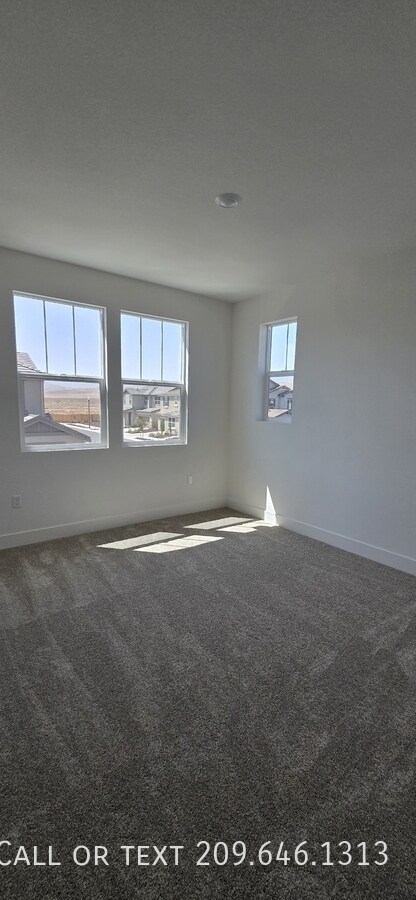 Building Photo - 1695 Placer Pl