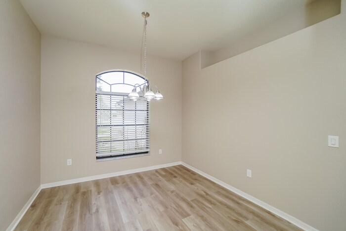 Building Photo - 6034 Beechwood Dr