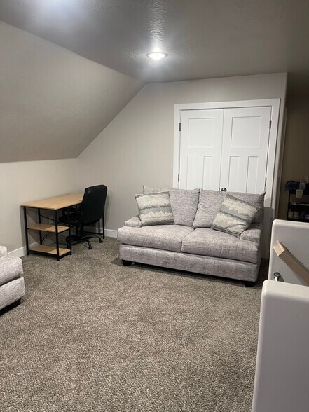 Building Photo - 1579 W Pyrite Ln
