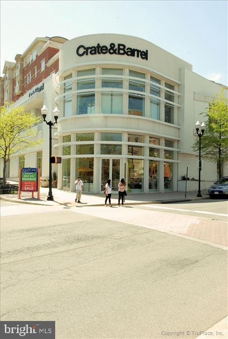 Building Photo - 1021 N Garfield St