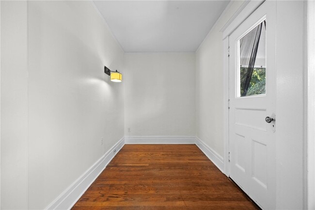 Building Photo - 15-17-17 Roosevelt St