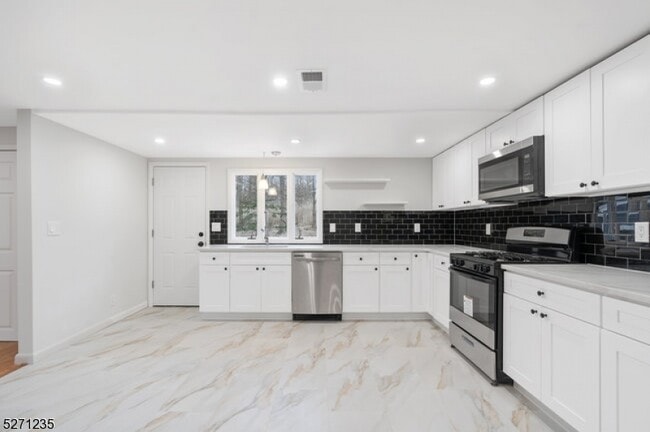 Building Photo - 567 Eagle Rock Ave