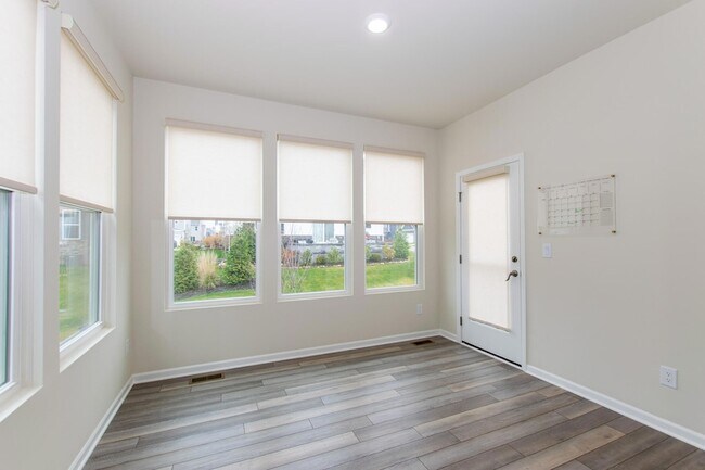 Building Photo - 717 Risdon Trail S