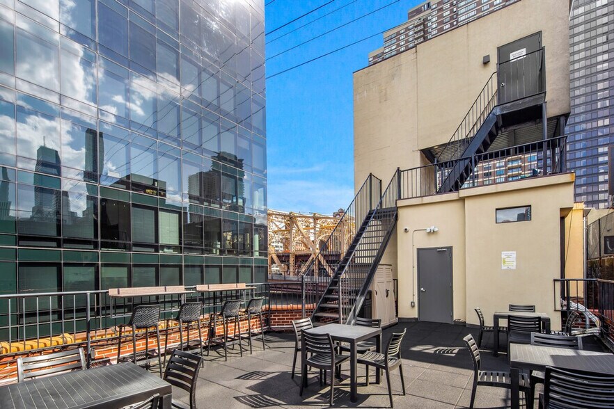 Building Photo - 417 E 60th St