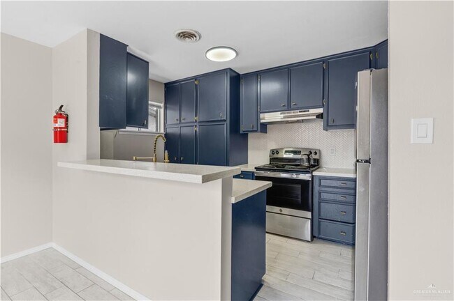 Building Photo - 12 Wisteria Ave
