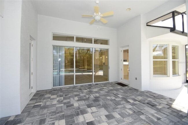 Building Photo - 17 Oasis Cir