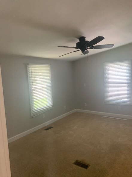 Building Photo - 102 Blackwood Ct