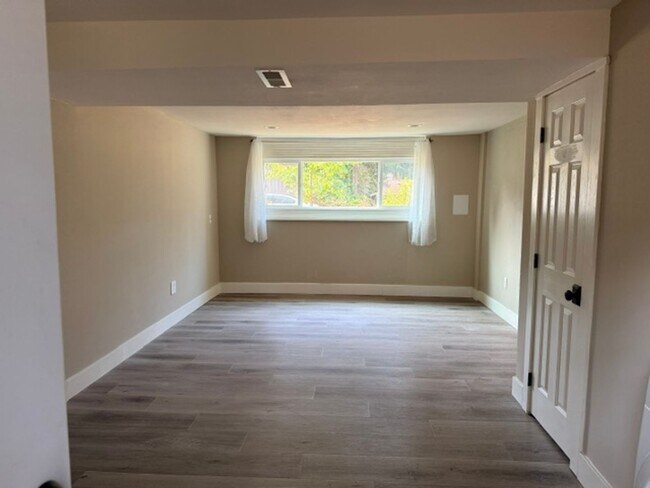 Building Photo - Beautifully Updated Edmonds Home with Spacious Fenced Backyard