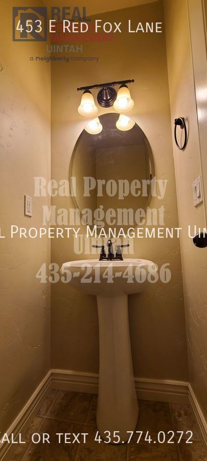 Building Photo - 453 E Red Fox Ln