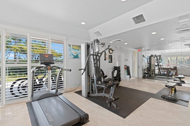 Building Photo - 1830 Embassy Dr