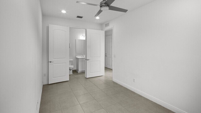 Building Photo - 6919 Pines Cir