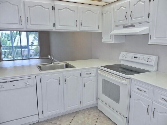 Building Photo - 1101 Bahama Bend