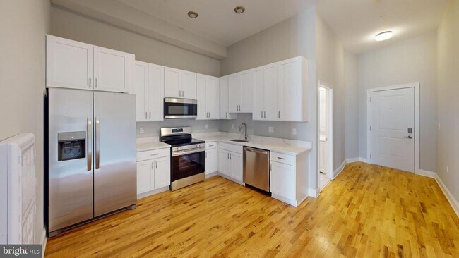 Building Photo - 1 E Lexington St