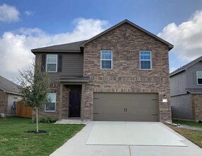 Building Photo - Beautifully Designed 4BR/2.5BA Home In The Charming Town of Elgin