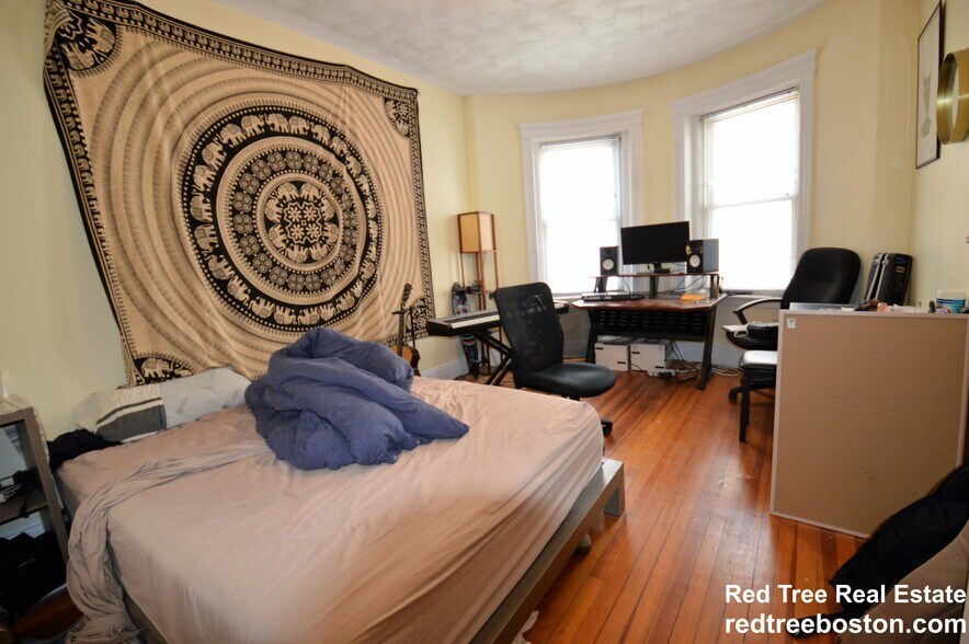 Building Photo - 1906 Beacon St