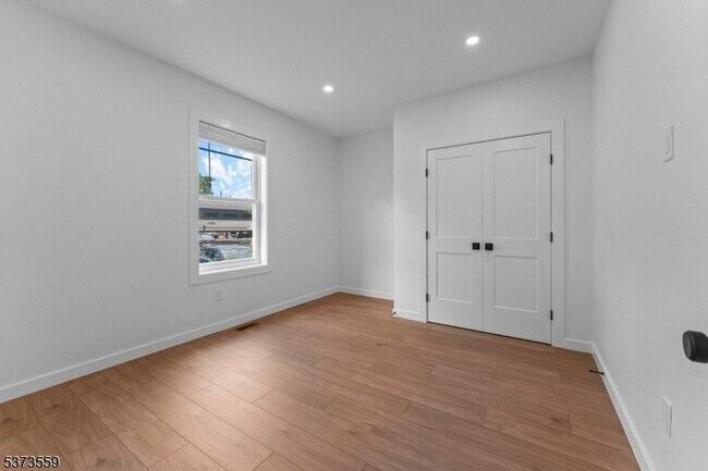 Building Photo - 65 Anderson St