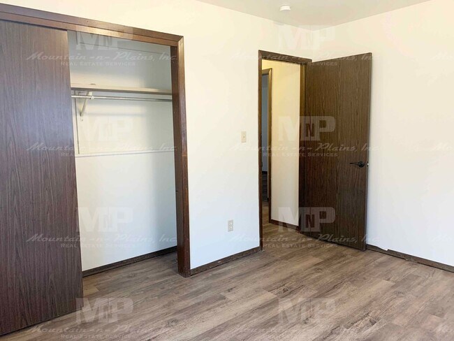 Building Photo - 1729 Palm Dr