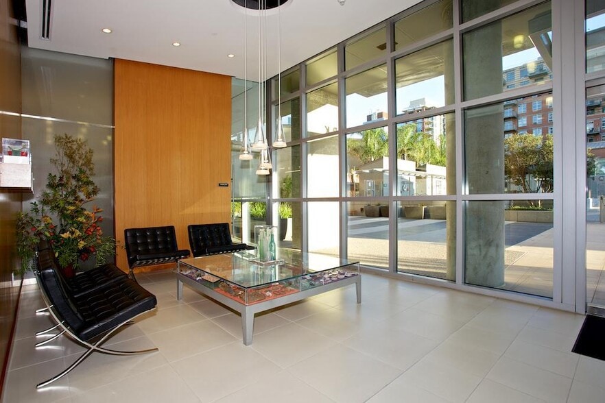 Building Photo - 800 The Mark Ln