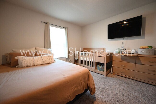 Building Photo - 4 Bed Crestview Home