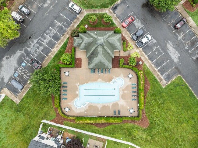 Building Photo - Your Perfect Townhome Is Here!