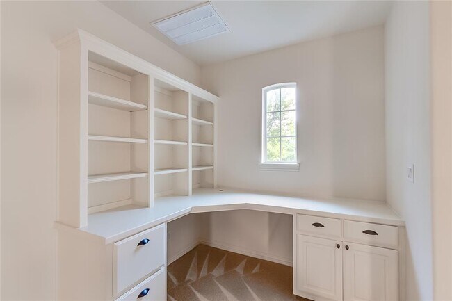 Building Photo - 11608 Spicewood Pkwy
