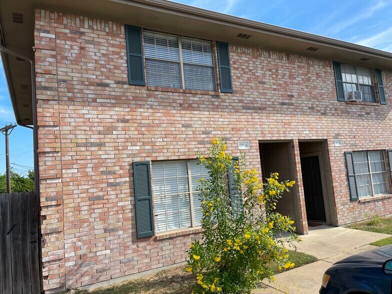 Building Photo - 1205 Vinyard Ct
