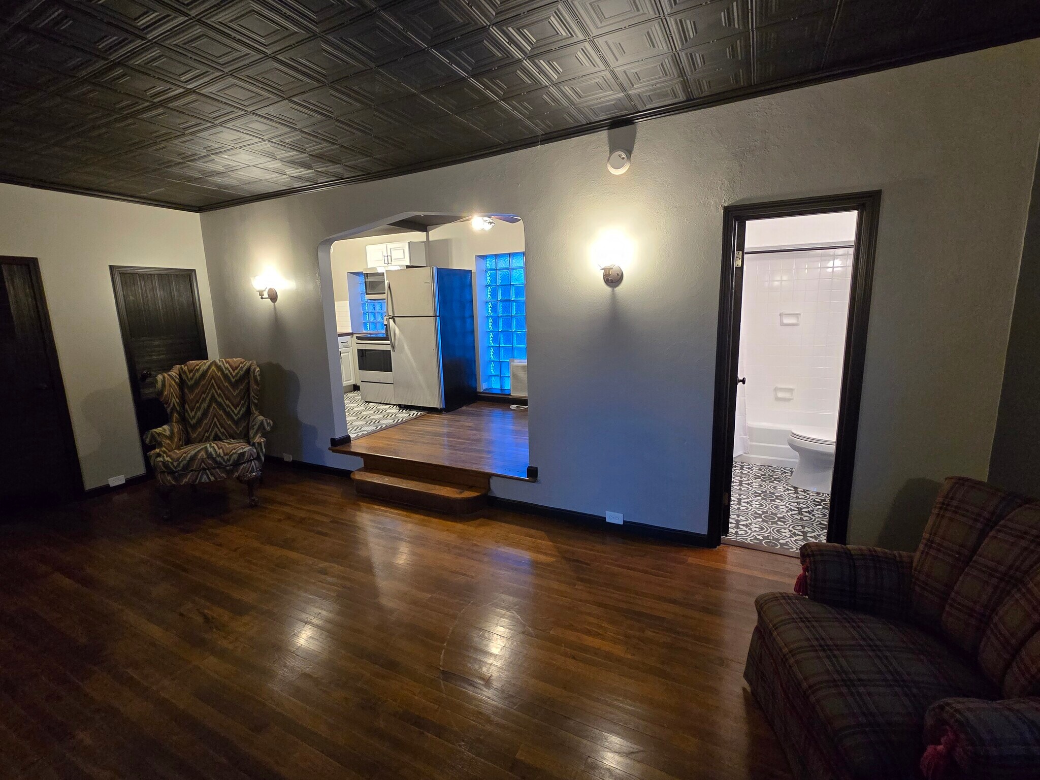 Building Photo - 606 Sunset Ave