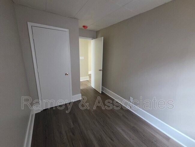 Building Photo - 2402 Rowan St