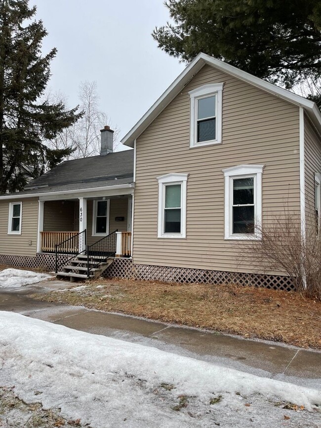 Building Photo - Updated Single Family Home