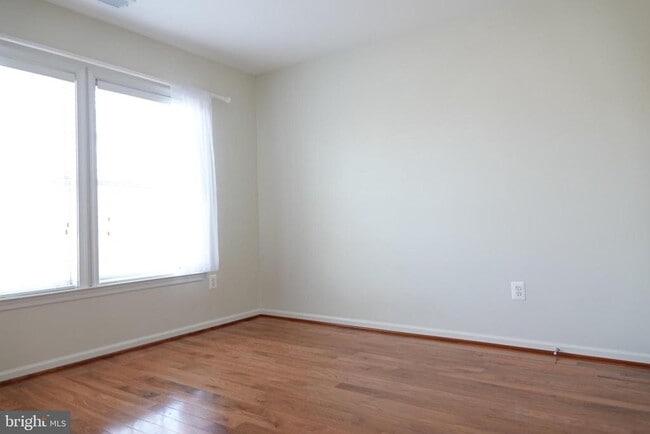 Building Photo - 1112 Pleasant Dr