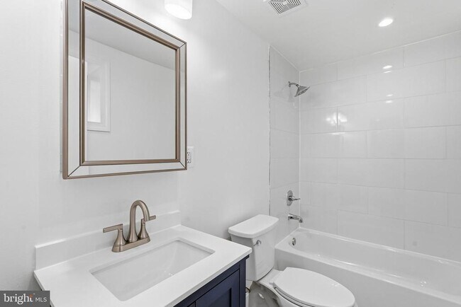Building Photo - 1618 1st St NE