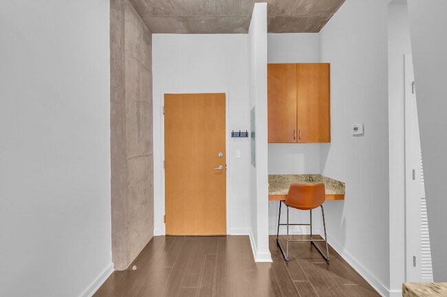 Building Photo - 301 Demonbreun St