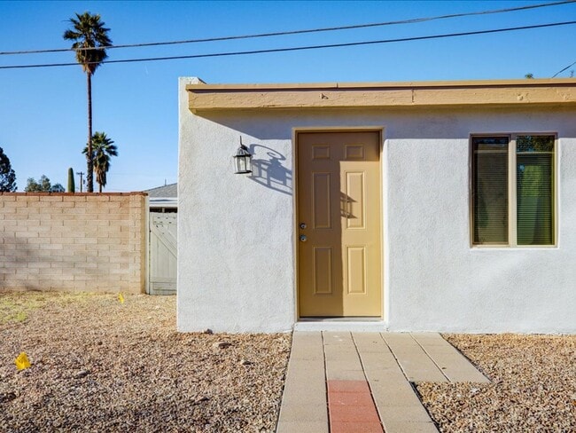 Building Photo - Modern Living!  3 bedroom, 2 Bath!    Mother-in-Law Suite In Back for Rent as well!