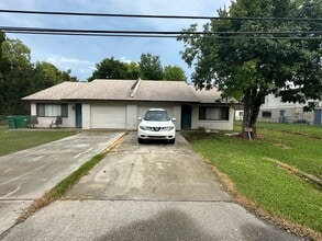 Building Photo - 989 Flomich St