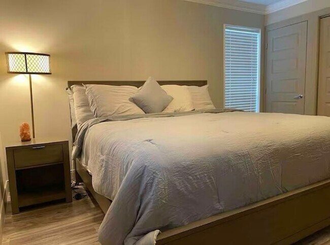 Building Photo - 6402 Del Monte Dr