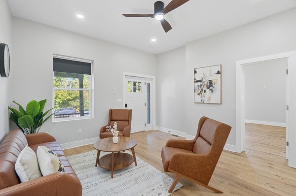 Building Photo - 571 Hale Ave