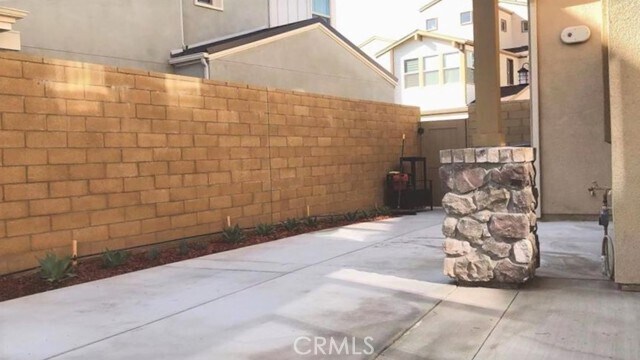 Building Photo - 198 Frame