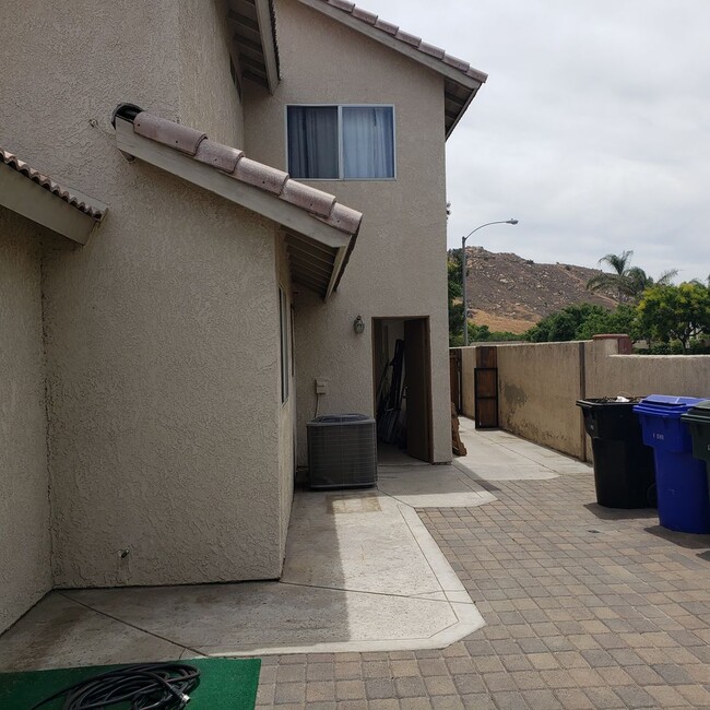 Building Photo - Beautiful home for rent in Jurupa Valley