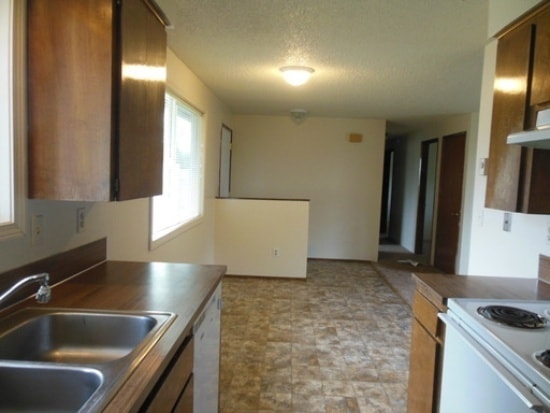 Building Photo - No Screening Fee! Spacious 3 Bedroom, 1 Bath Pet Friendly Home With Large Yard!