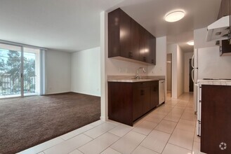 Building Photo - Newly Renovated 1BD Apartment in Great Oak...