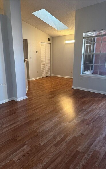 Building Photo - 1355 Crystal Way