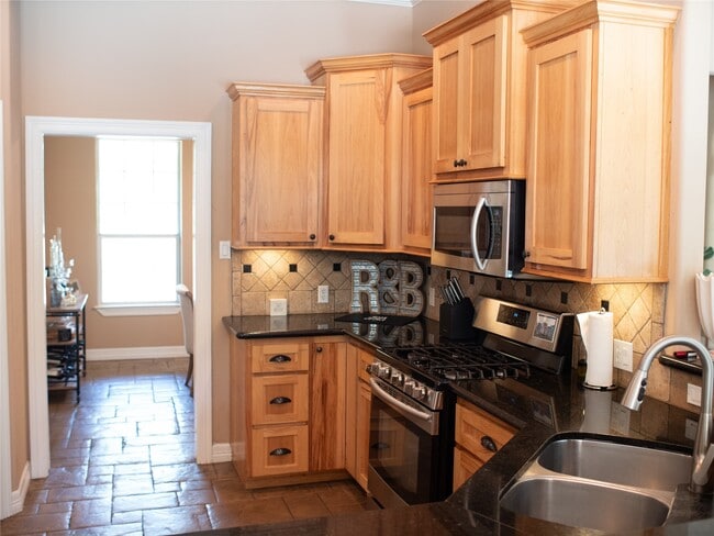 Building Photo - 427 Trace Way Dr
