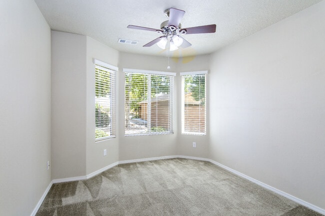 Building Photo - 9005 Rio Galisteo Pl NW