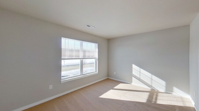 Building Photo - Condo Style Upper 2 Bedroom 1 Bathroom Apartment Available