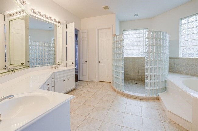Building Photo - 3615 Whidbey Ct