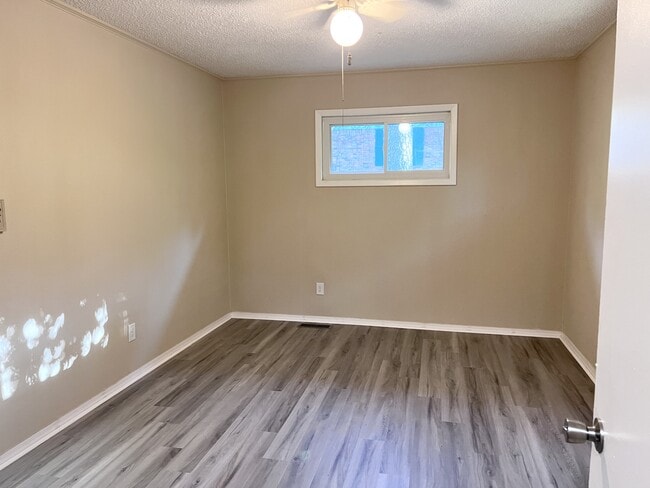 Building Photo - 105 Thistledown Trail