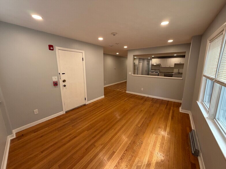 Building Photo - 308 Summer St